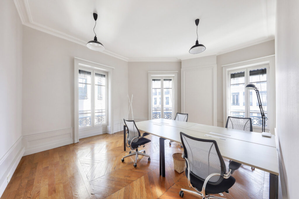 Location d’un bureau fermé à Lyon : 2 bonnes raisons de vous orienter vers un espace de coworking